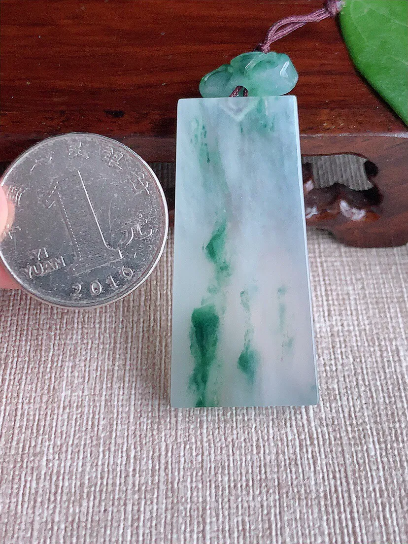 a货翡翠老坑冰种飘花无事牌吊坠 尺寸42.8×20.6×5mm 重量14.83g 0528