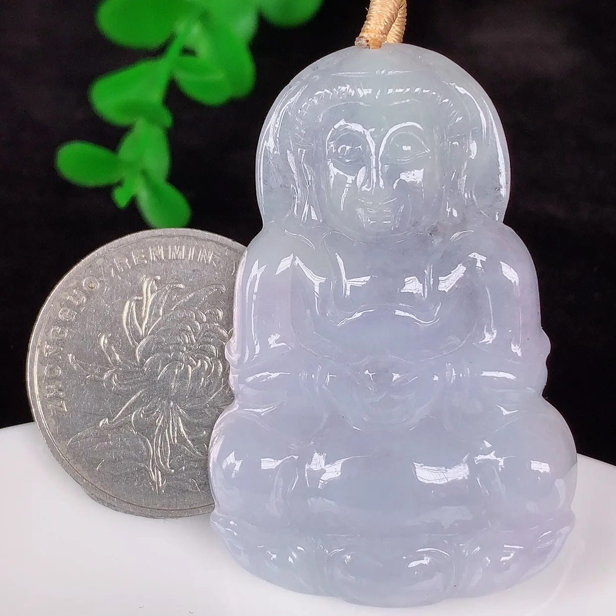 自然光实拍，冰润冰糯种紫罗兰翡翠观音吊坠，赐福翡翠观音，翠色迷人，观音面相端庄，佩戴时尚出众！#35.28