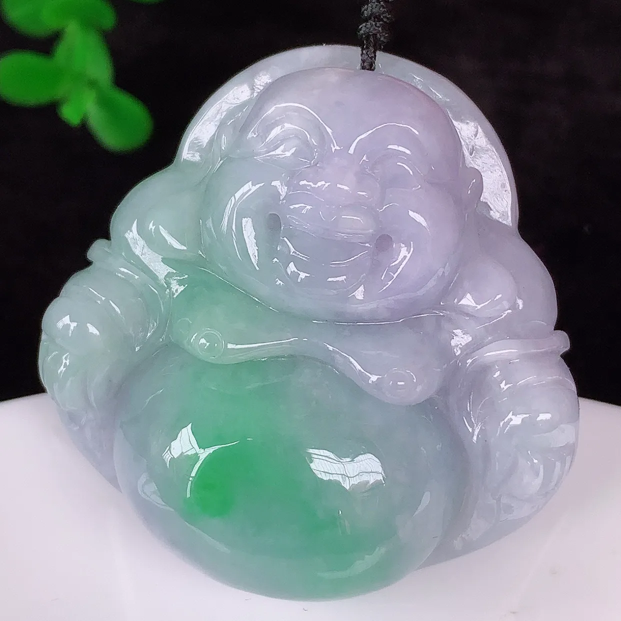 自然光实拍，大件厚装冰润冰糯种春彩翡翠佛公吊坠，饱满， 佛公亦保平安，寓意有福（佛公）相伴，配戴优雅迷人！#41.28