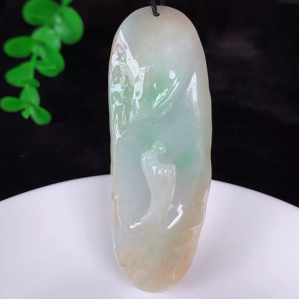 自然光实拍，大件冰润冰糯种双彩黄加绿翡翠悟道吊坠，翡翠悟道寓意“祥和，安宁，吉祥，幸福”，佩戴效果优雅迷人，性价比超高！#60.28