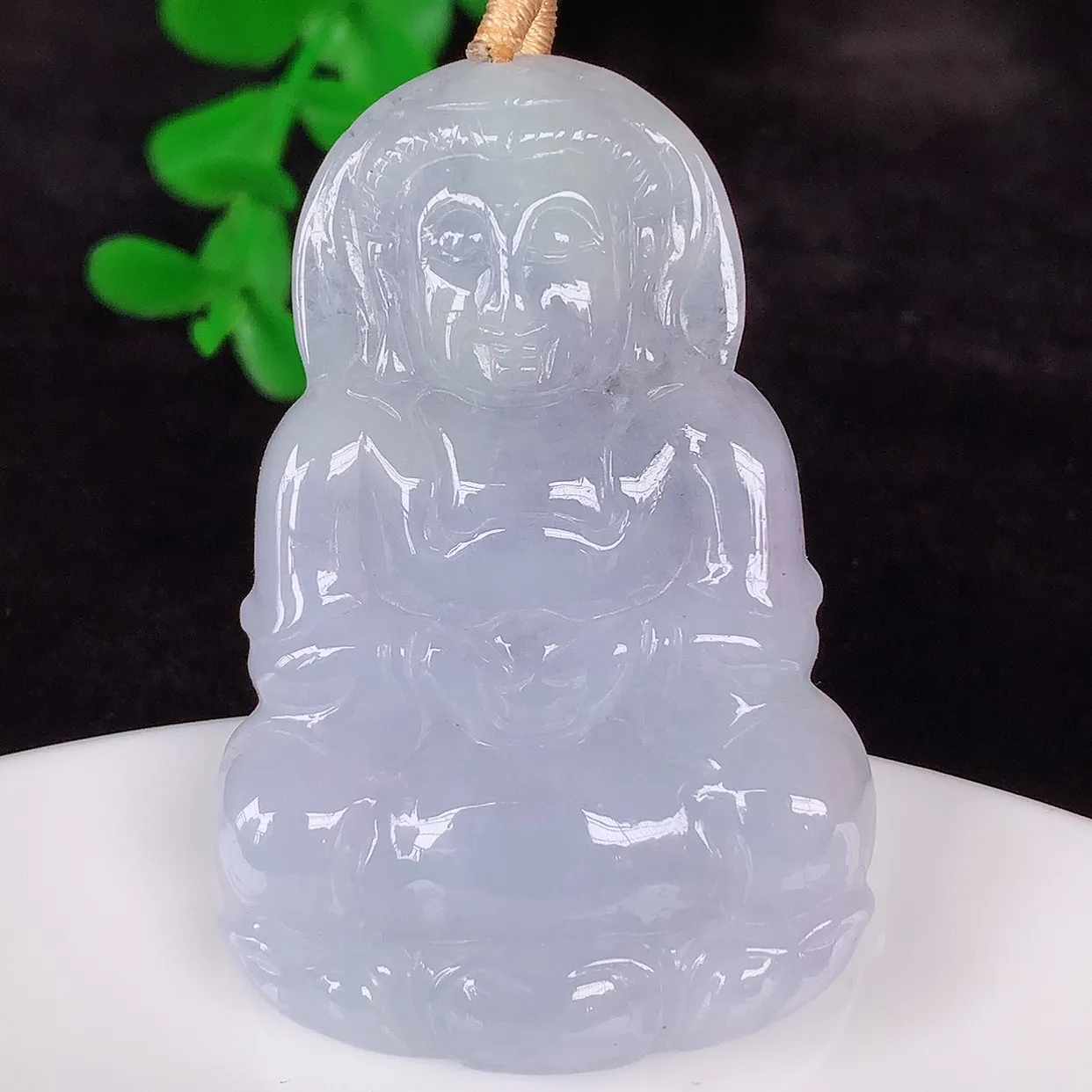 自然光实拍，冰润冰糯种紫罗兰翡翠观音吊坠，赐福翡翠观音，翠色迷人，观音面相端庄，佩戴时尚出众！#35.28