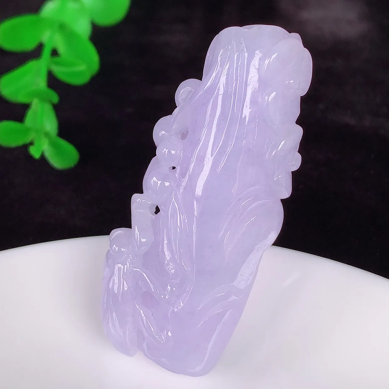 自然光实拍，厚装冰糯种紫罗兰翡翠节节高竹节玉坠，一鸣惊人，款式时尚大方，竹节寓意好，佩戴事业，学业节节高升！#57.28