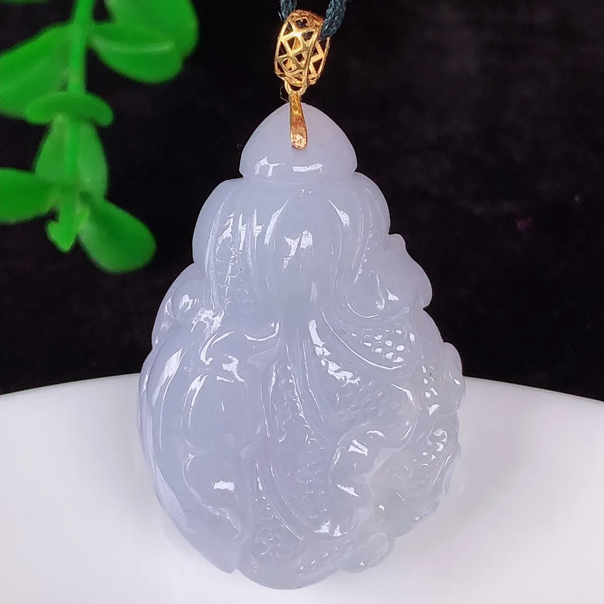 自然光实拍，18K金镶嵌冰润冰糯种紫罗兰翡翠招百财白菜吊坠，百财聚来，财源滚滚，色泽鲜艳，精工水润的白菜，性价比高！#1.28