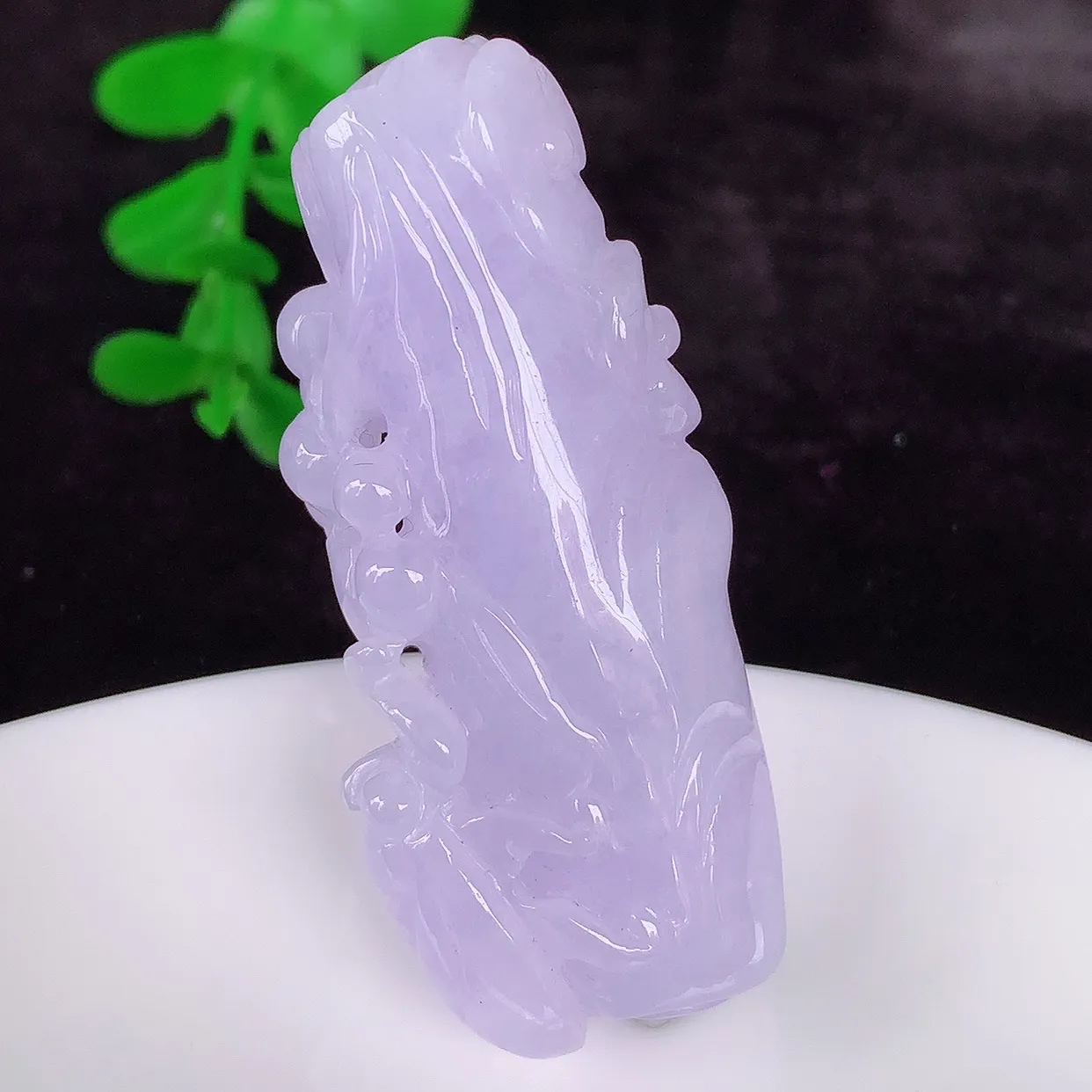 自然光实拍，厚装冰糯种紫罗兰翡翠节节高竹节玉坠，一鸣惊人，款式时尚大方，竹节寓意好，佩戴事业，学业节节高升！#57.28