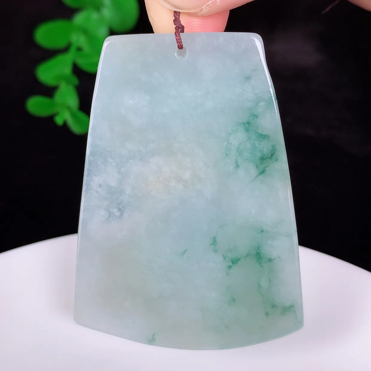 自然光实拍，冰润冰双彩黄加绿翡翠悟道吊坠，翡翠悟道寓意“祥和，安宁，吉祥，幸福”，佩戴效果优雅迷人，性价比超高！#60.28