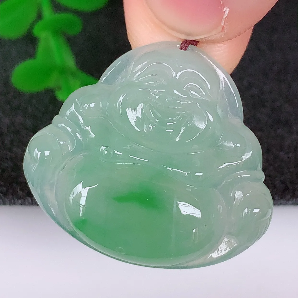 自然光实拍，冰润冰种飘绿翡翠佛公吊坠，饱满， 佛公亦保平安，寓意有福（佛公）相伴，配戴优雅迷人！#5
