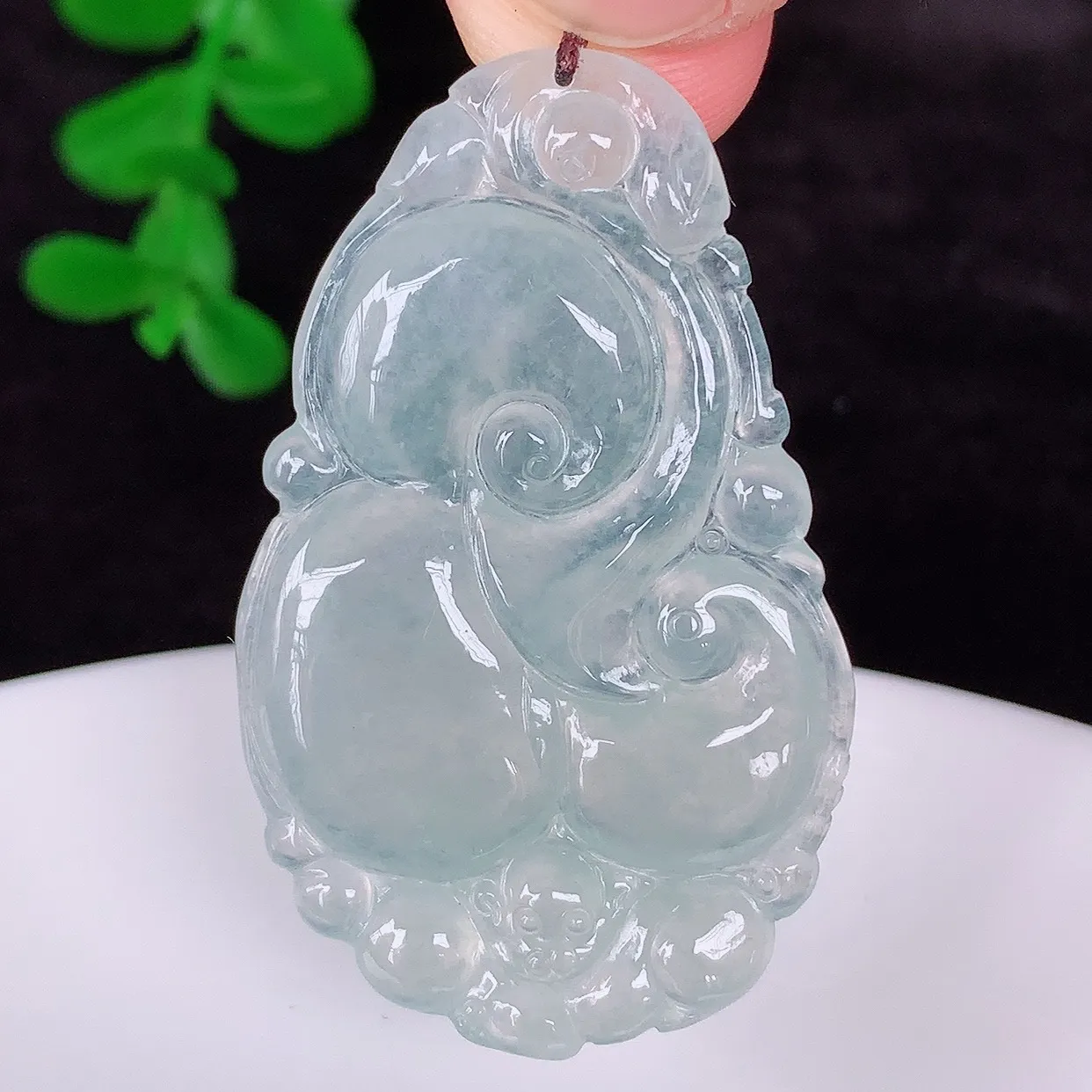 自然光实拍，冰种翡翠如意吊坠，翡翠如意，上身效果非常美，饱满大气，工艺美，万事如意，如意一生 #01