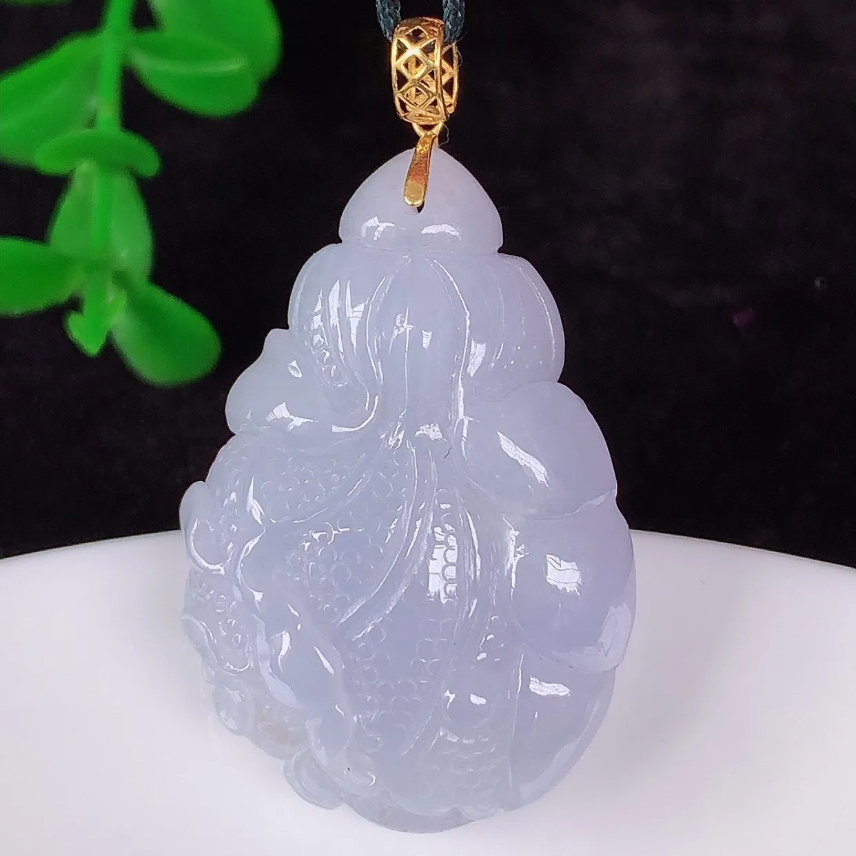自然光实拍，18K金镶嵌冰润冰糯种紫罗兰翡翠招百财白菜吊坠，百财聚来，财源滚滚，色泽鲜艳，精工水润的白菜，性价比高！#1.28