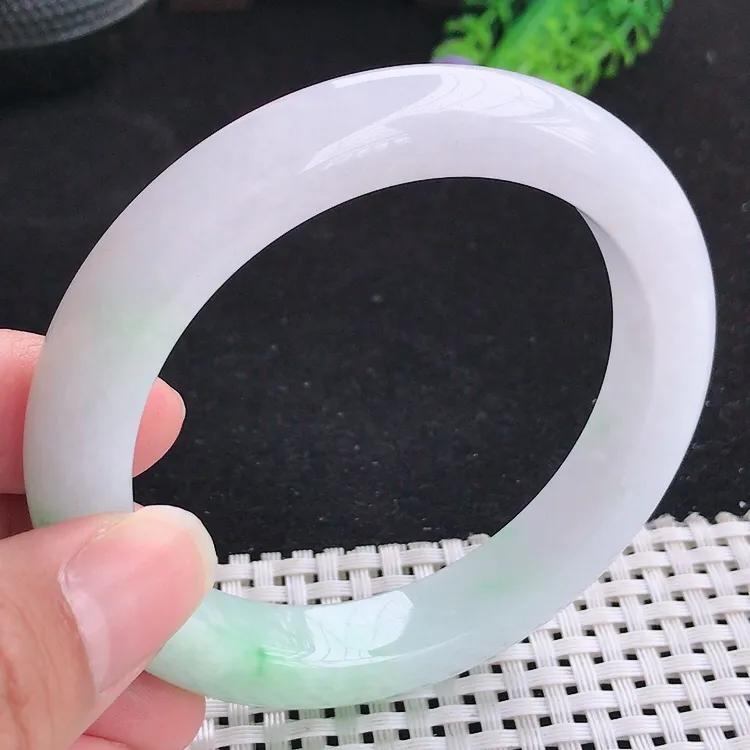 自然光58圈口老坑精美冰润飘绿圆条手镯翡翠玉镯尺寸58/11.3/9.6