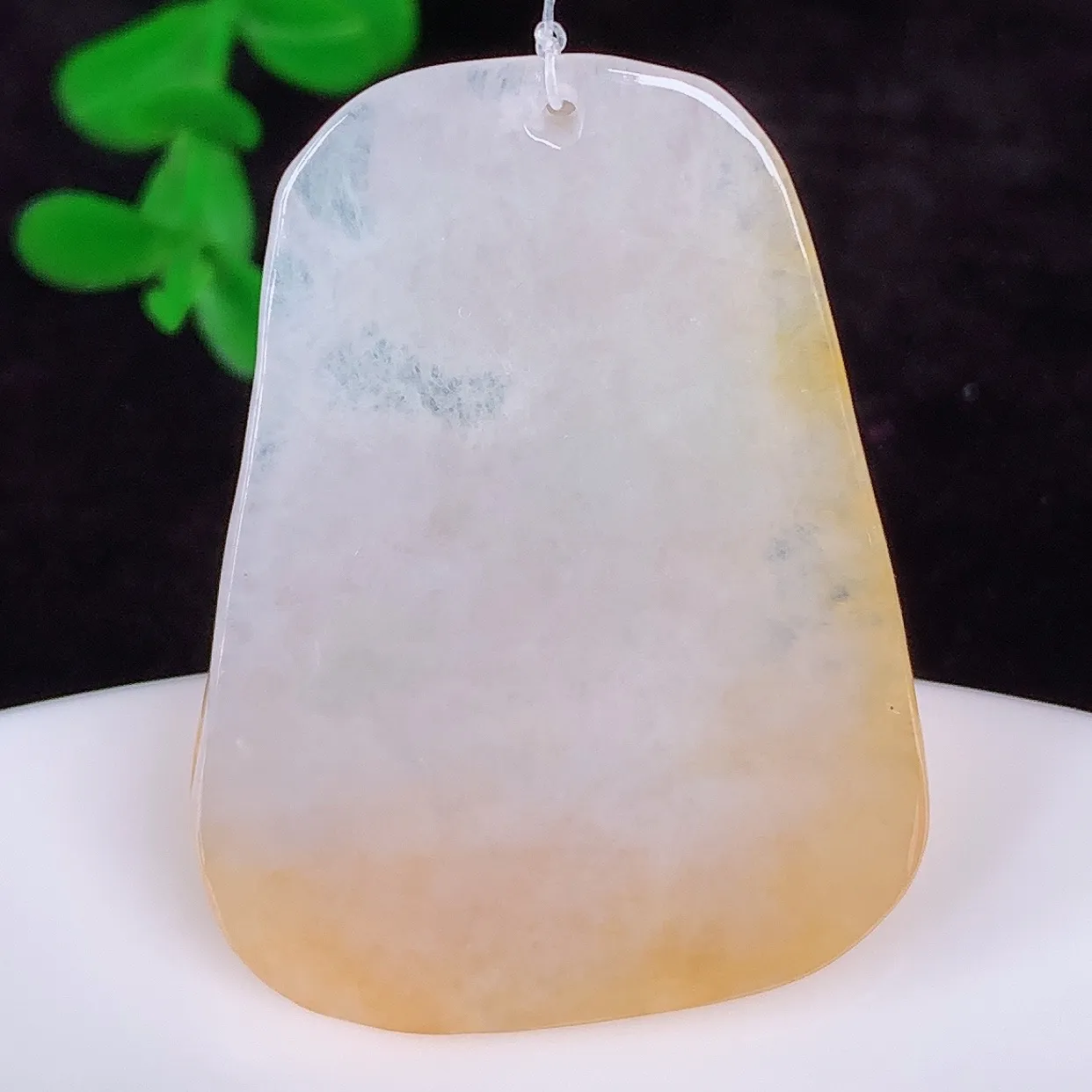 自然光实拍，冰润冰黄翡翠翡翠虎虎生威吊坠，种老水足，翠色灵动，寓意美好，佩戴时尚出众！#49.28