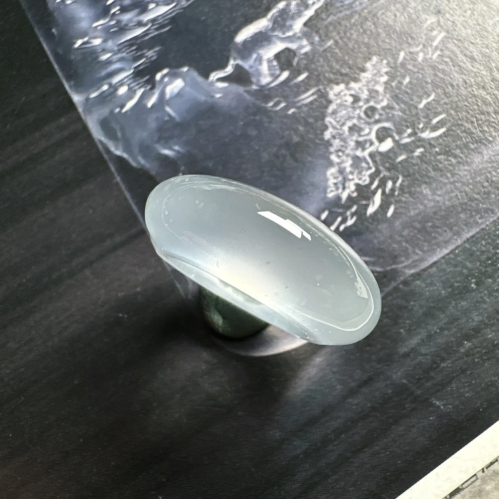 【玻璃种】龙石种，好种水扳指，晶莹剔透，光泽闪耀，冰感十足，种水到顶，传承品，收藏可期。
