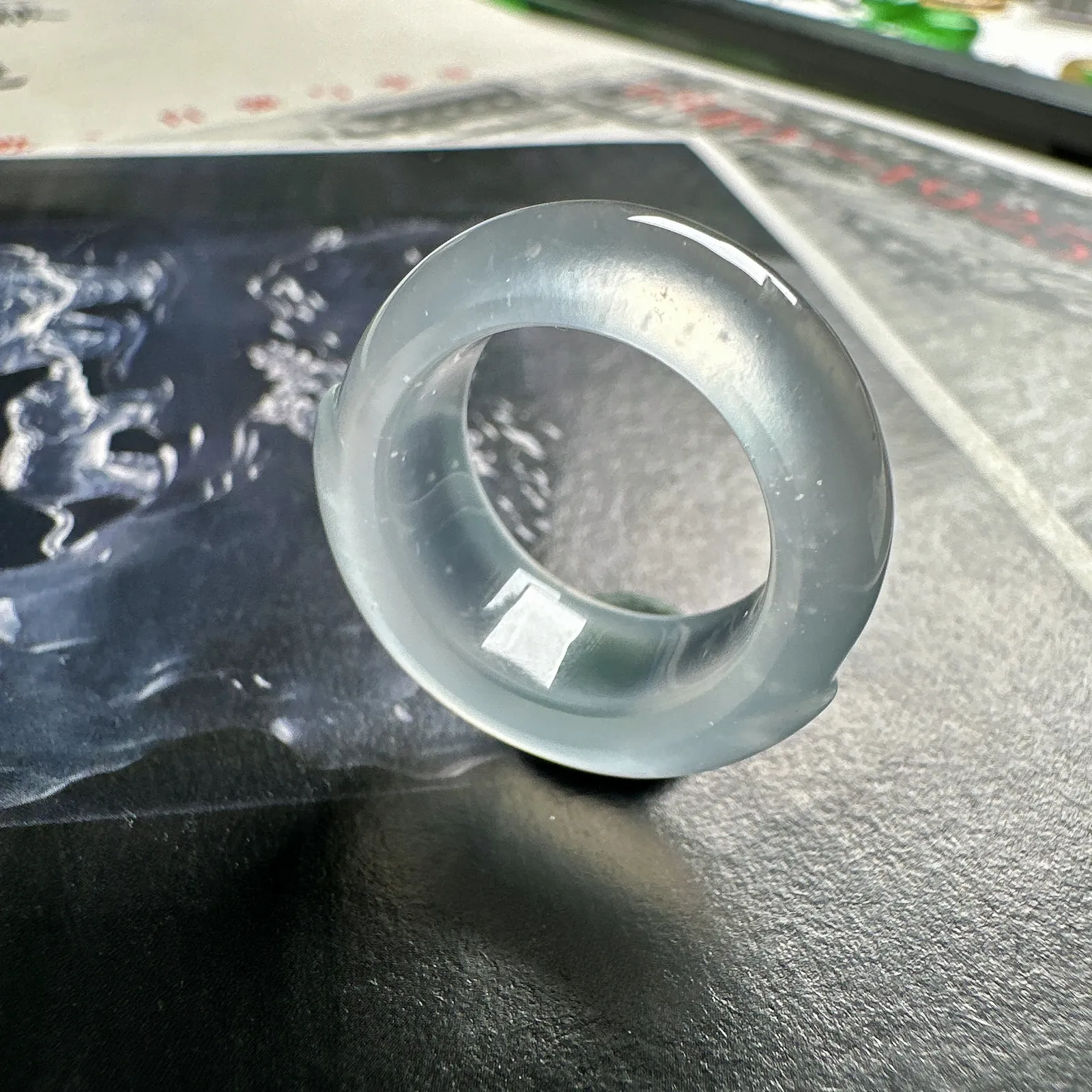 【玻璃种】龙石种，好种水扳指，晶莹剔透，光泽闪耀，冰感十足，种水到顶，传承品，收藏可期。