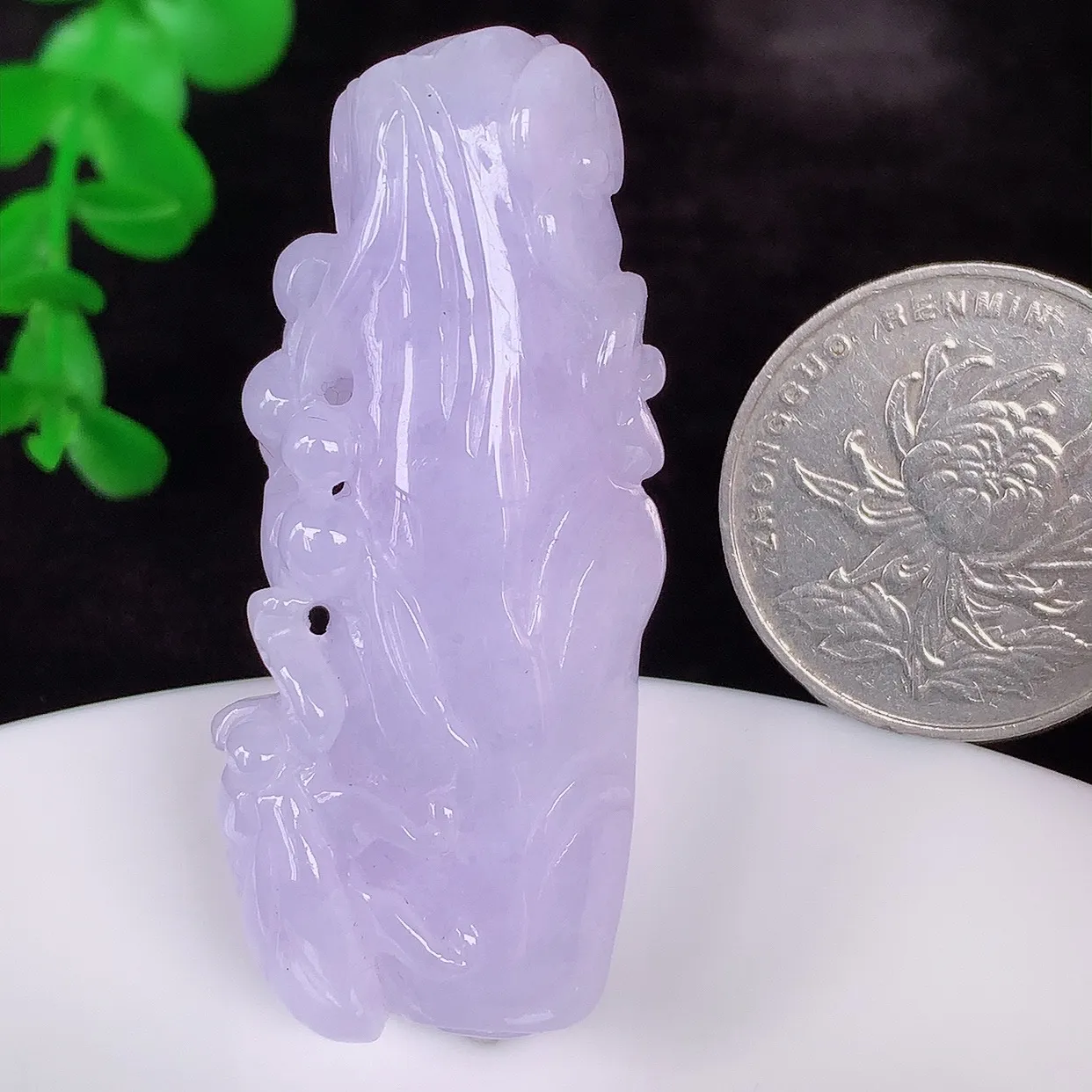 自然光实拍，厚装冰糯种紫罗兰翡翠节节高竹节玉坠，一鸣惊人，款式时尚大方，竹节寓意好，佩戴事业，学业节节高升！#57.28