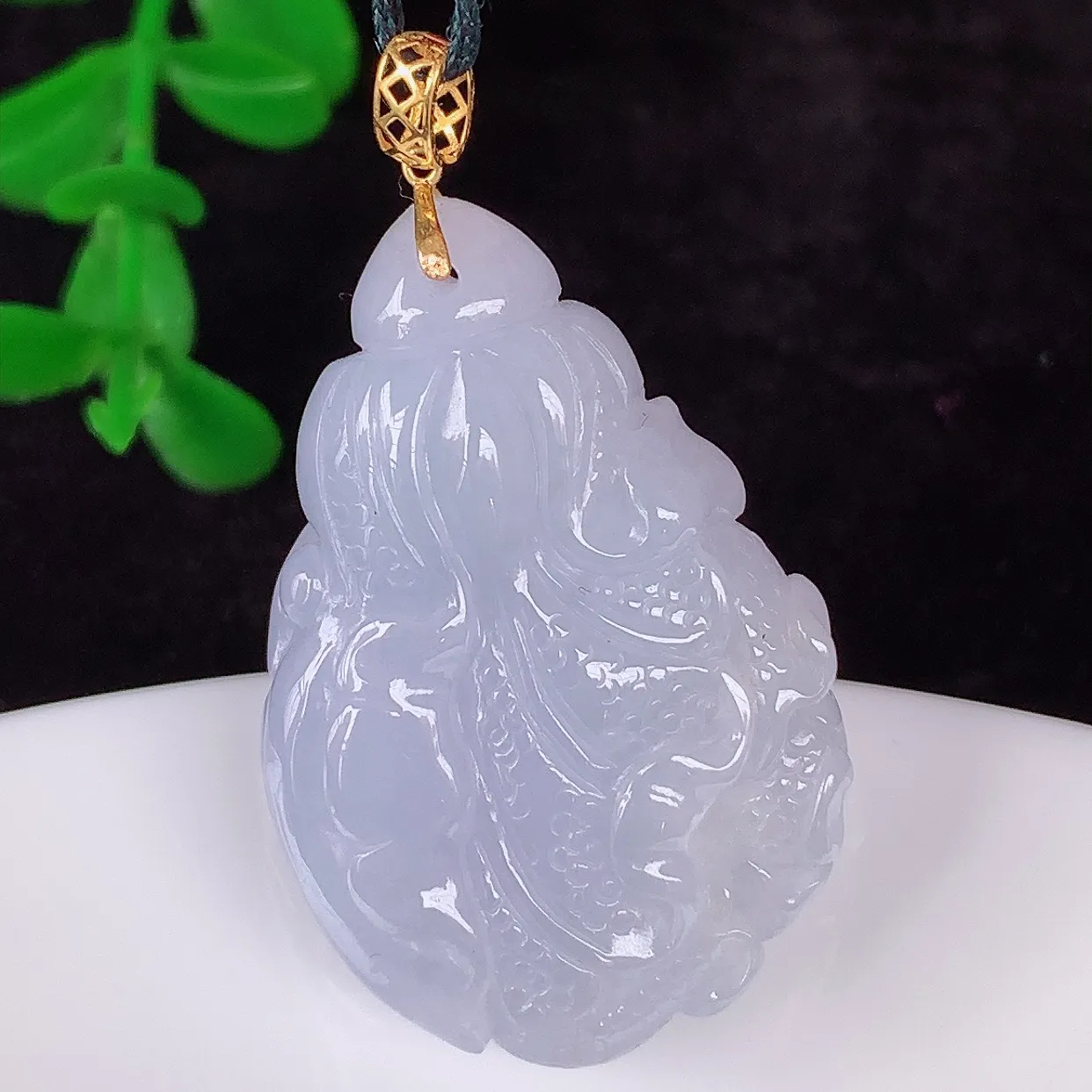 自然光实拍，18K金镶嵌冰润冰糯种紫罗兰翡翠招百财白菜吊坠，百财聚来，财源滚滚，色泽鲜艳，精工水润的白菜，性价比高！#1.28