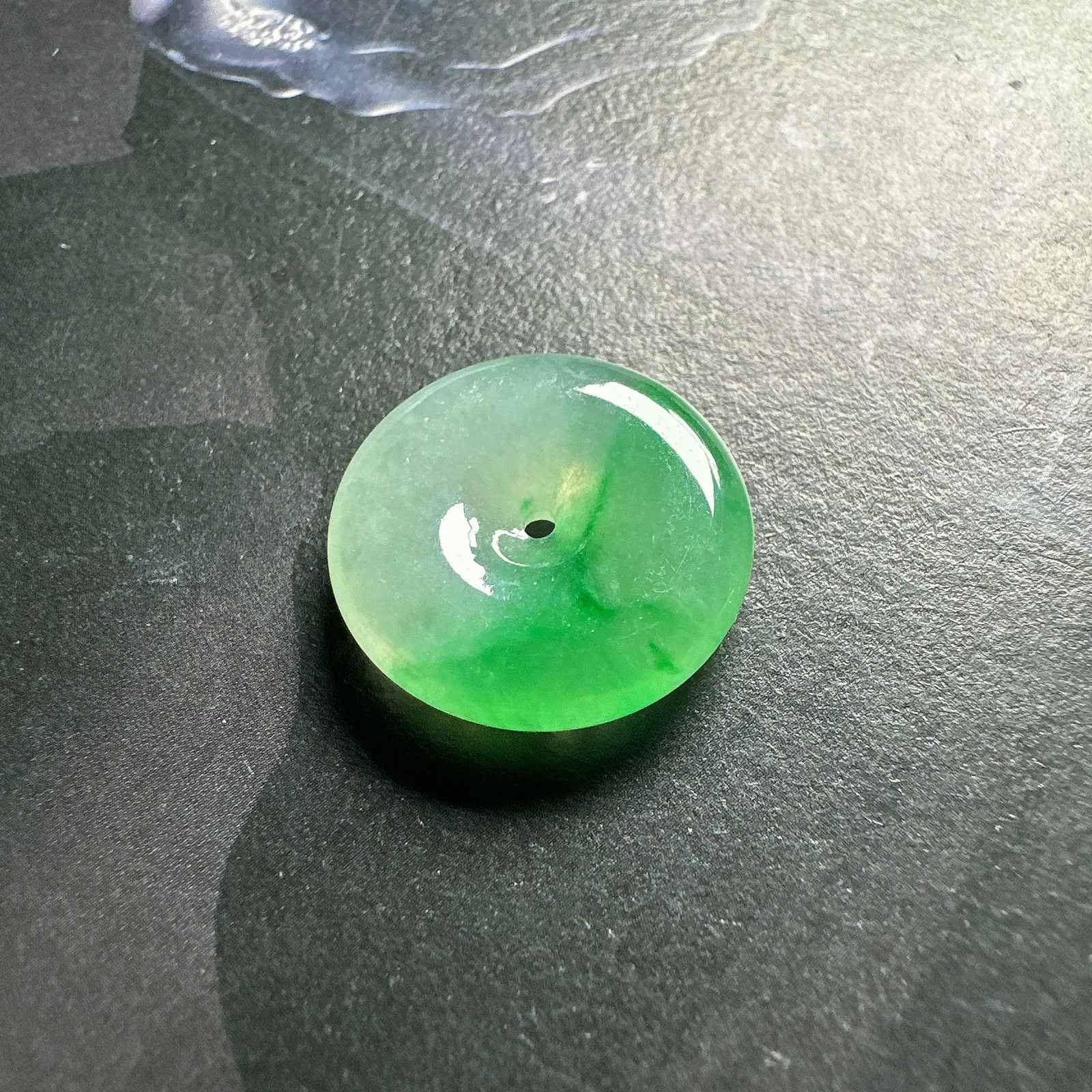 【飘色扣】飘辣阳绿色平安扣，种水色都不错，佩戴佳品。