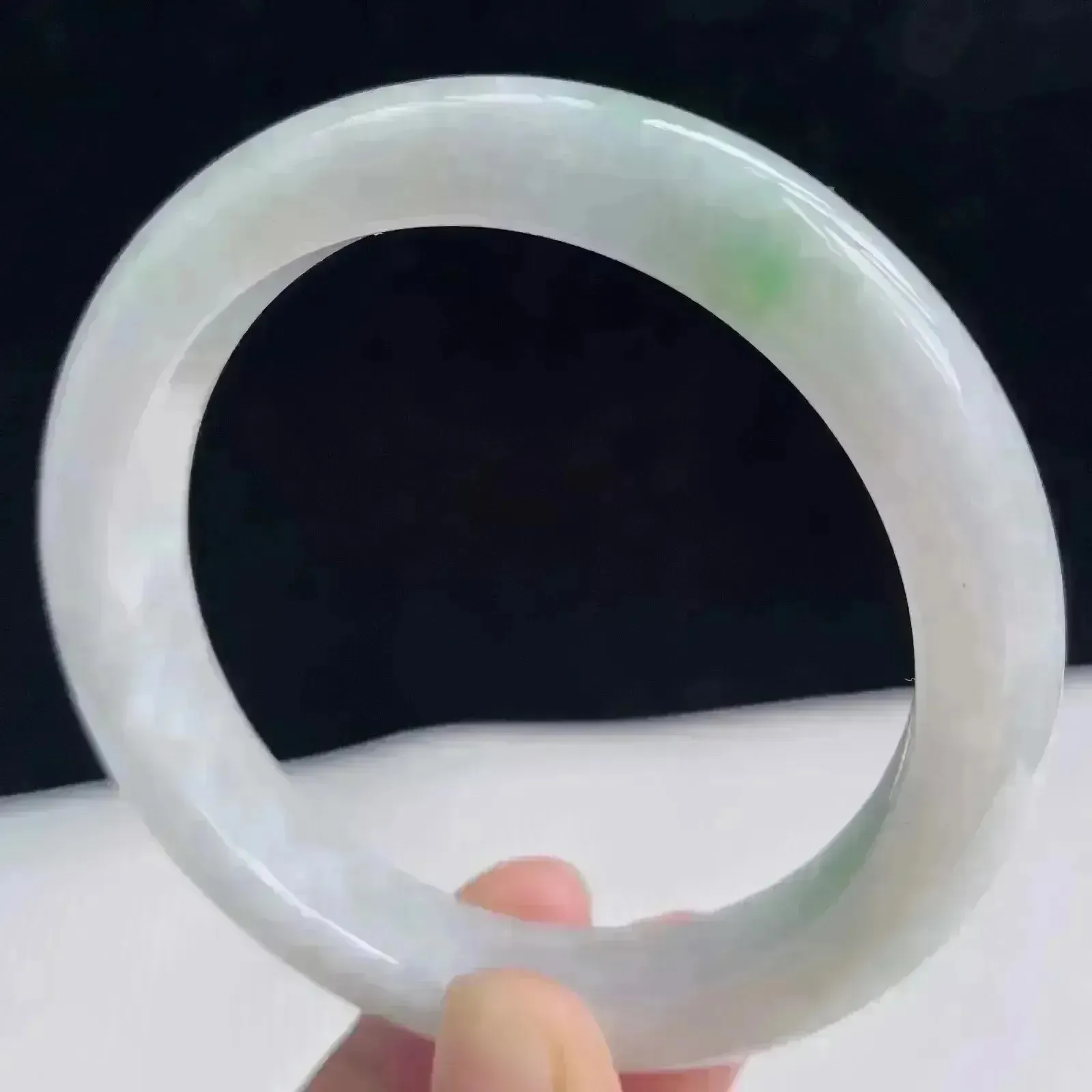 54.8圈口好种色玉镯翡翠A货飘绿手镯47.75g