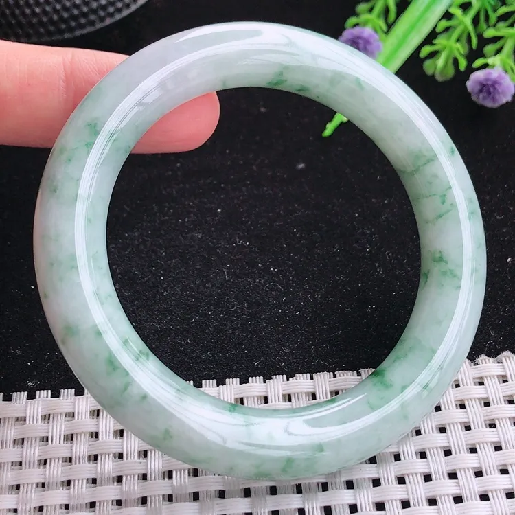 自然光54.5圈口老坑精美温润飘花圆条手镯翡翠玉镯尺寸54.5/10.6/10.8