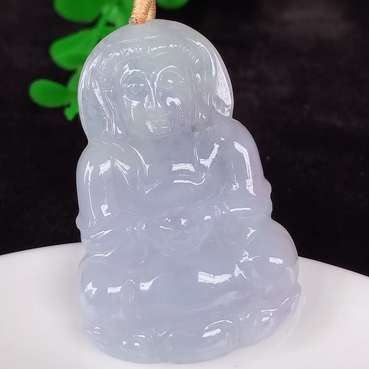 自然光实拍，冰润冰糯种紫罗兰翡翠观音吊坠，赐福翡翠观音，翠色迷人，观音面相端庄，佩戴时尚出众！#35.28