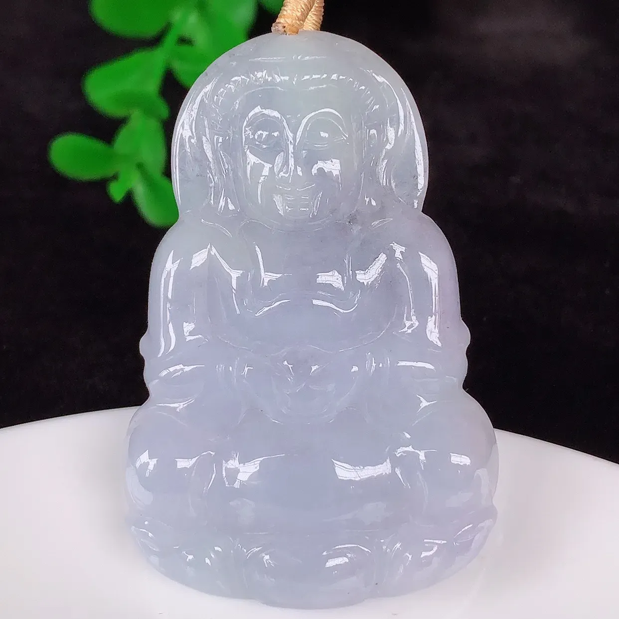 自然光实拍，冰润冰糯种紫罗兰翡翠观音吊坠，赐福翡翠观音，翠色迷人，观音面相端庄，佩戴时尚出众！#35