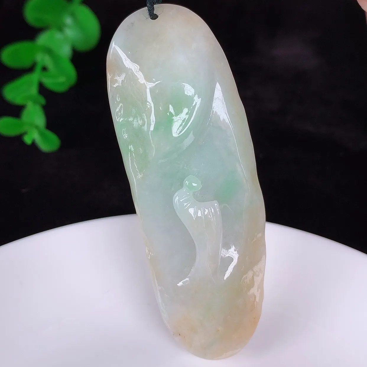 自然光实拍，大件冰润冰糯种双彩黄加绿翡翠悟道吊坠，翡翠悟道寓意“祥和，安宁，吉祥，幸福”，佩戴效果优雅迷人，性价比超高！#60.28
