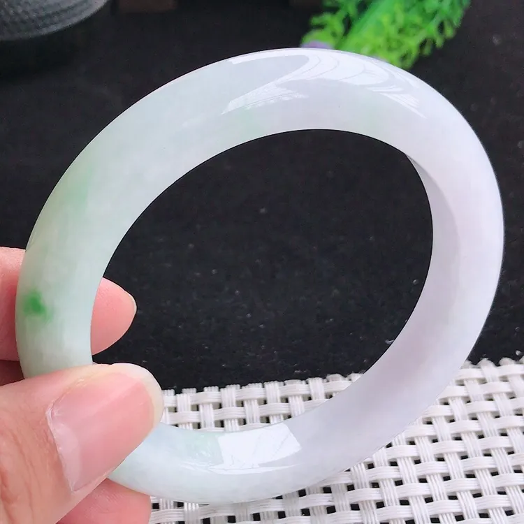 自然光58圈口老坑精美冰润飘绿圆条手镯翡翠玉镯尺寸58/11.3/9.6