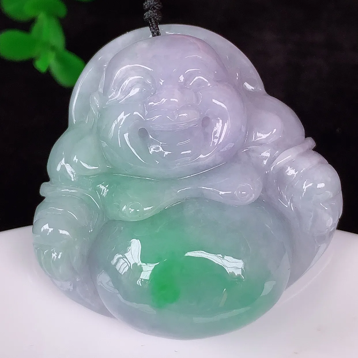 自然光实拍，大件厚装冰润冰糯种春彩翡翠佛公吊坠，饱满， 佛公亦保平安，寓意有福（佛公）相伴，配戴优雅迷人！#41.28