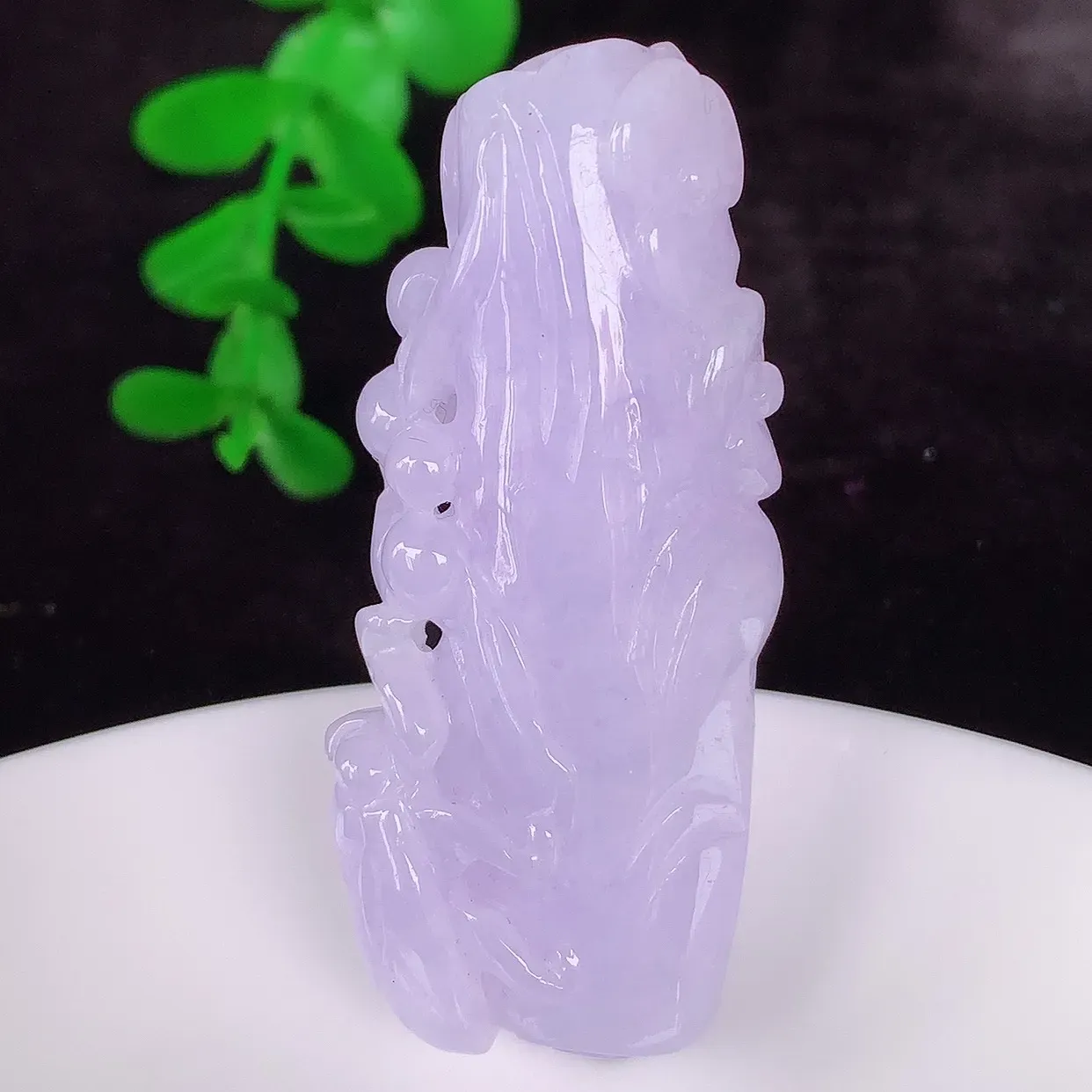 自然光实拍，厚装冰糯种紫罗兰翡翠节节高竹节玉坠，一鸣惊人，款式时尚大方，竹节寓意好，佩戴事业，学业节节高升！#57.28