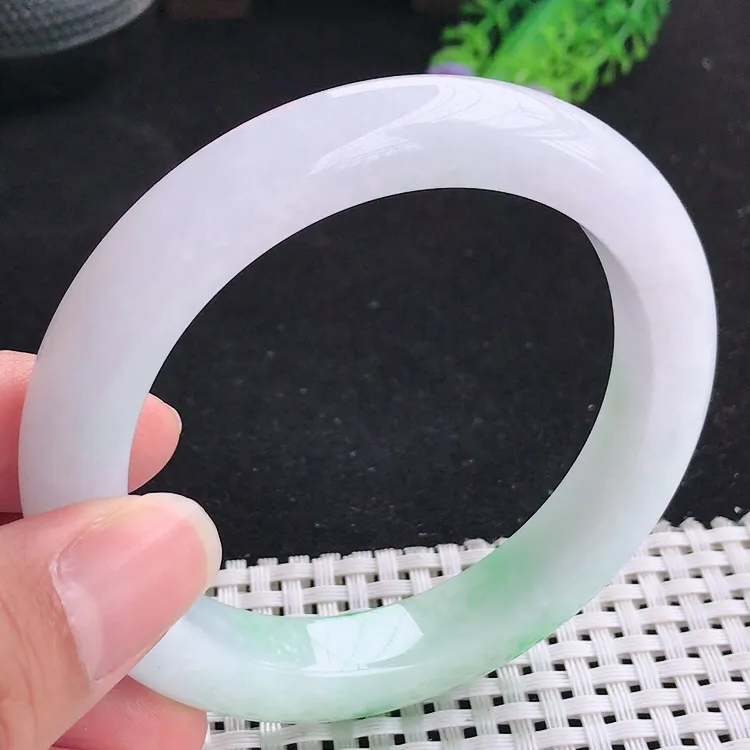 自然光58圈口老坑精美冰润飘绿圆条手镯翡翠玉镯尺寸58/11.3/9.6