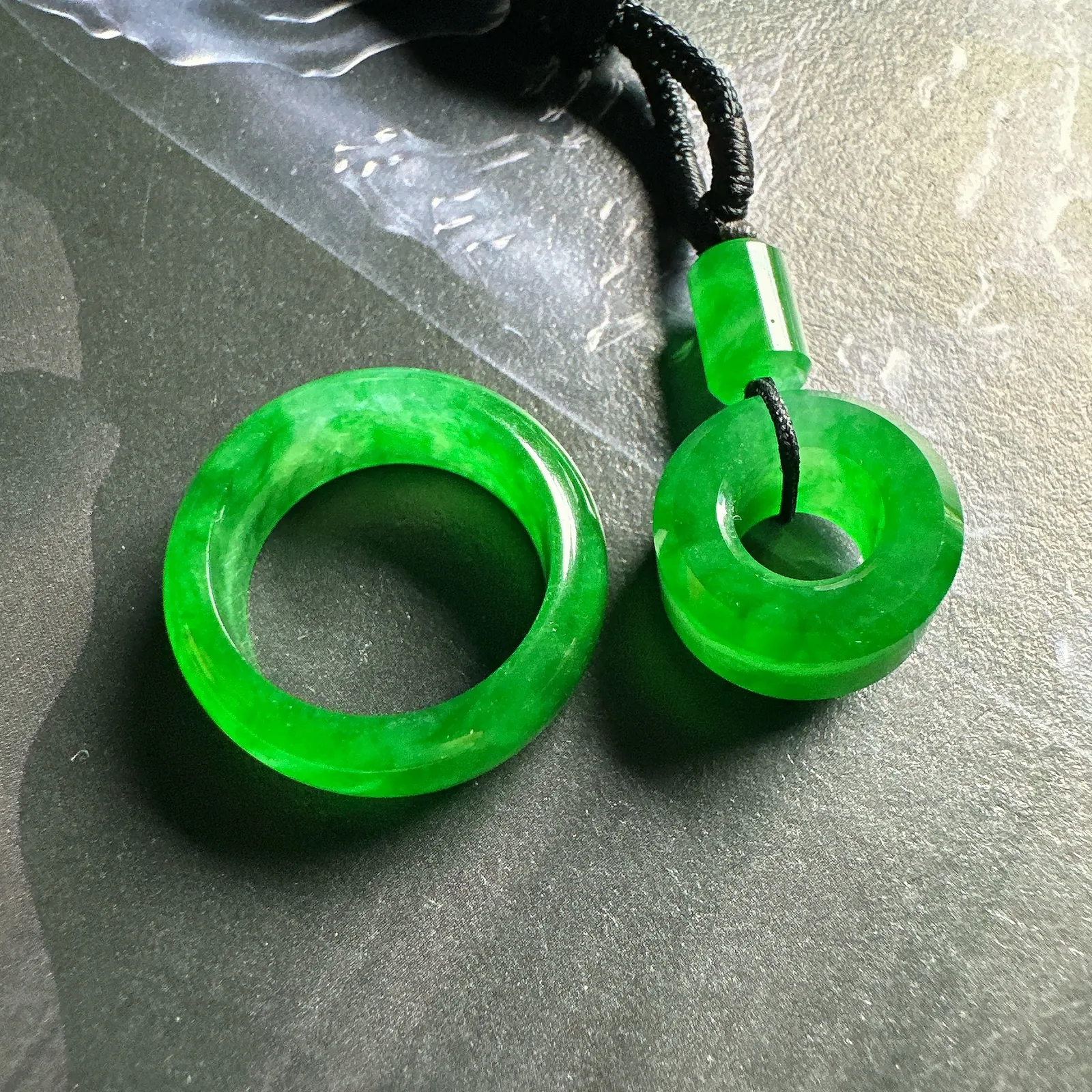 【指环、路路通】套装，辣阳绿色，晶莹剔透，珍藏品质，可以传承的高端绿货。