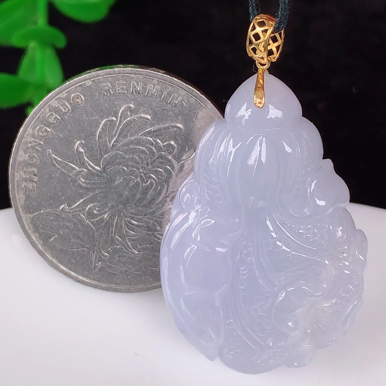 自然光实拍，18K金镶嵌冰润冰糯种紫罗兰翡翠招百财白菜吊坠，百财聚来，财源滚滚，色泽鲜艳，精工水润的白菜，性价比高！#1.28