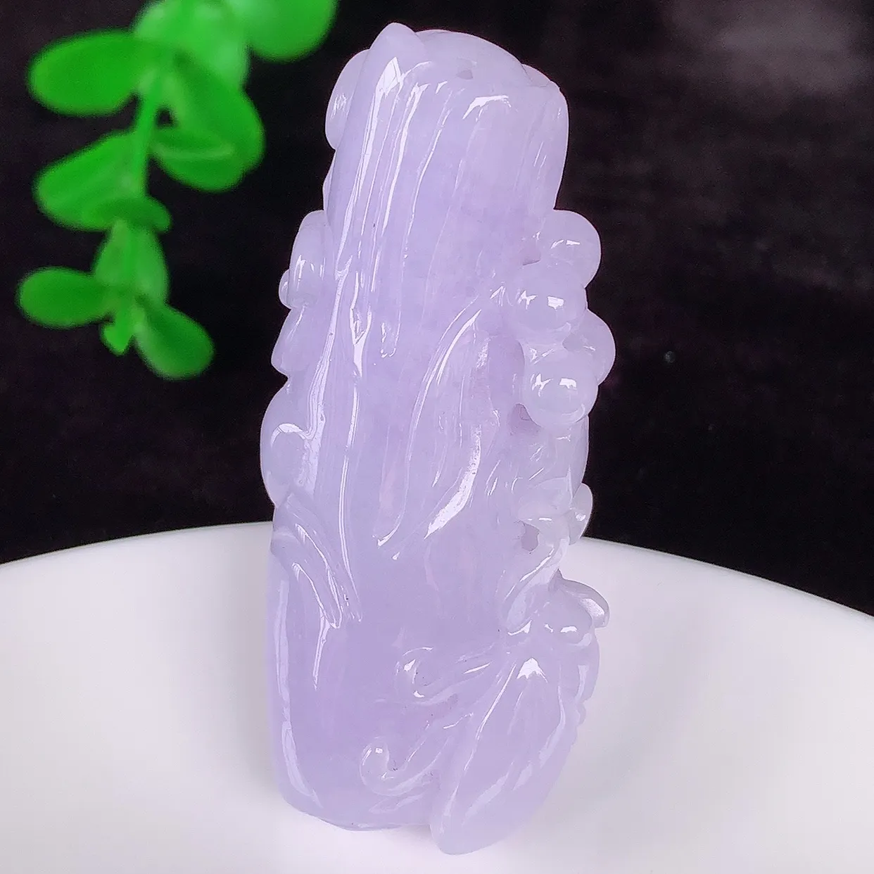 自然光实拍，厚装冰糯种紫罗兰翡翠节节高竹节玉坠，一鸣惊人，款式时尚大方，竹节寓意好，佩戴事业，学业节节高升！#57.28