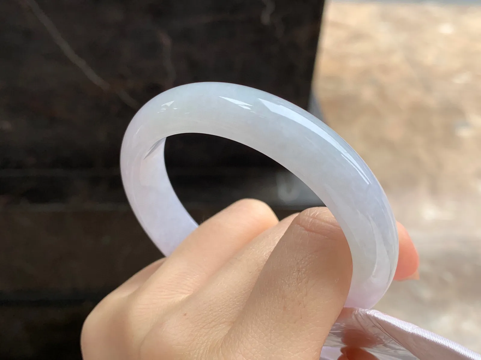 细糯手镯
尺寸：56.5-12.9-8mm
肉质细腻水润～小清新