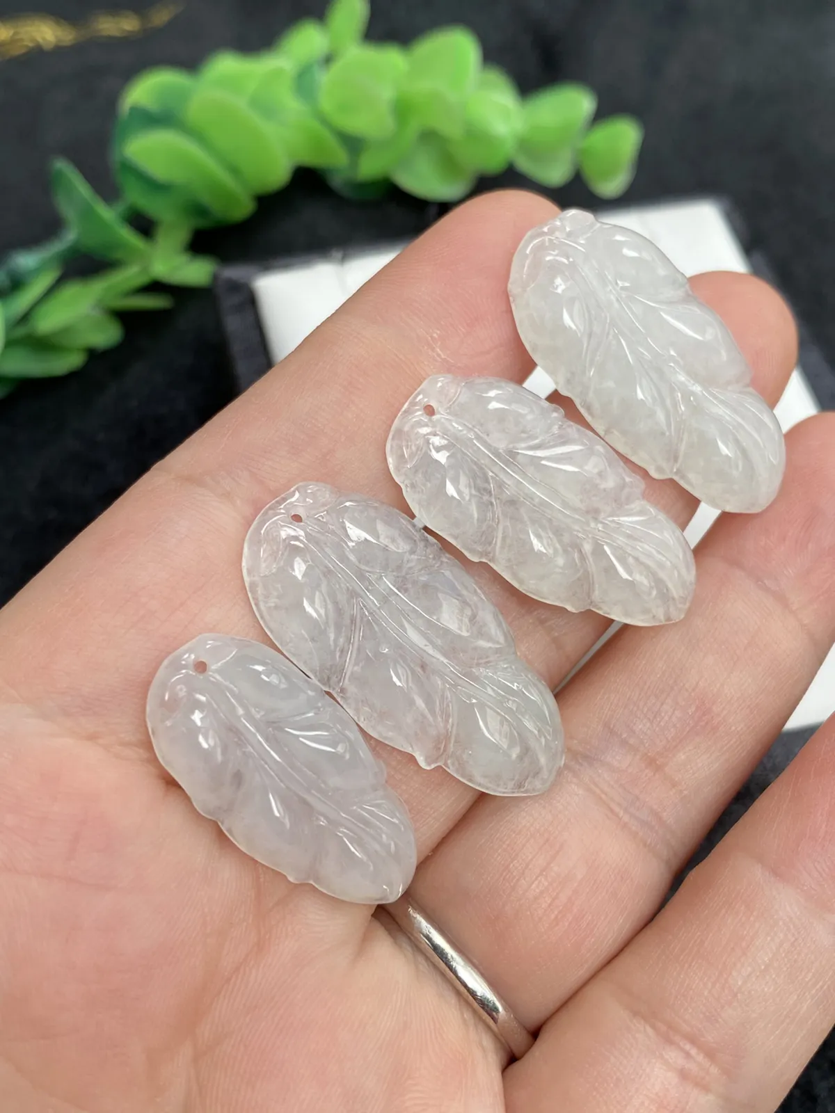 推荐【一手冰叶子】学业有成，事业有成，无纹裂，冰透水润，起光，家庭装一手走，一件就值了，超值～～尺寸32.6*17.5*4.3，32.7*16.6*3.3，30.6*15.9*3，26.6*13*5.1，