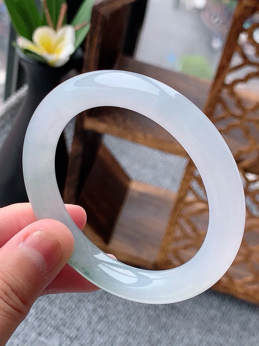 a货翡翠老坑冰种飘花圆条手镯52-53小圈口 尺寸52.5×9.3mm 重量46.23g 0529