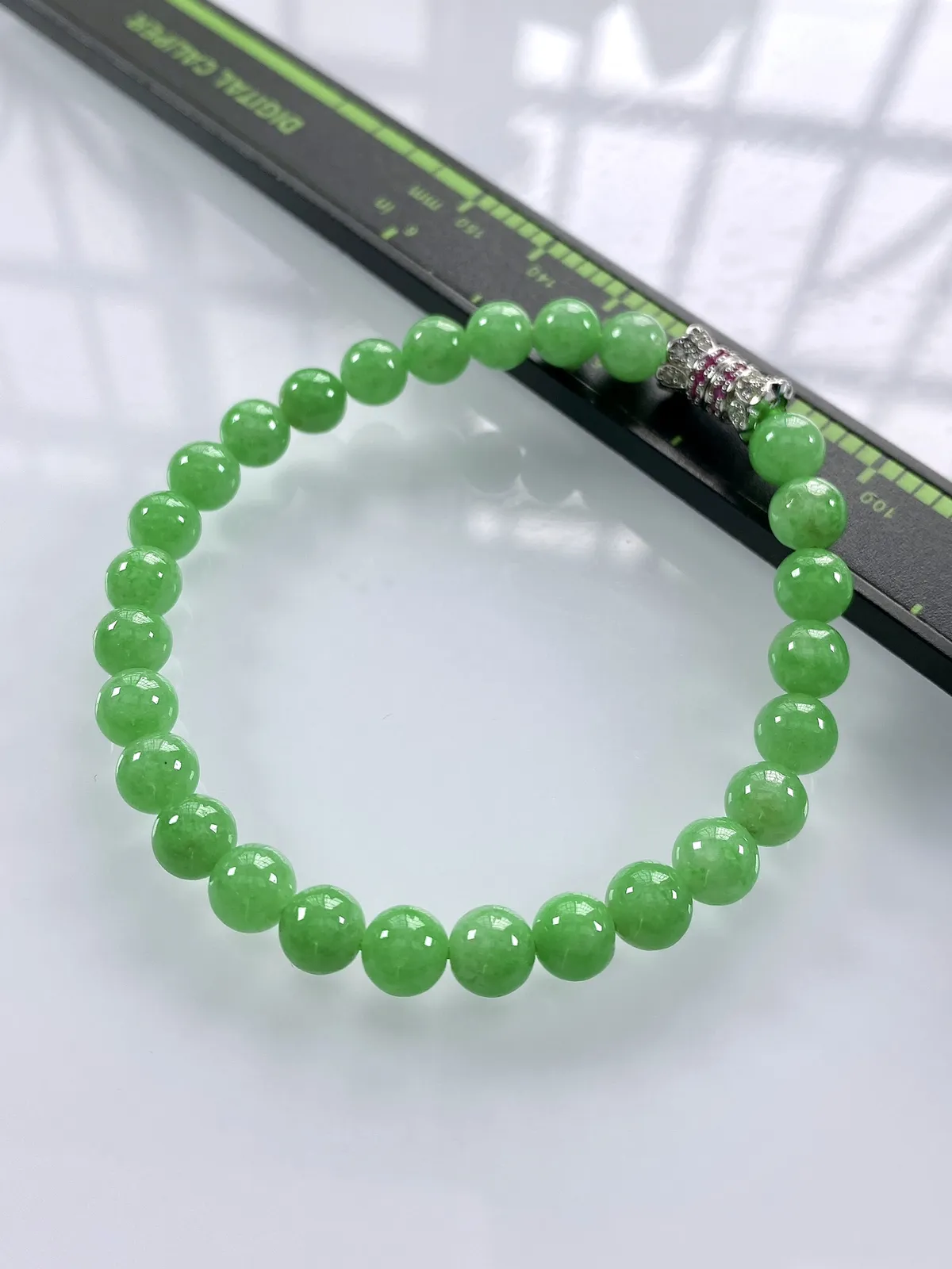 缅甸天然翡翠A货，卡6.3冰润满绿阳绿圆珠手串手链，尺寸：6.3mm/27颗，长度175mm，重量：13.28g