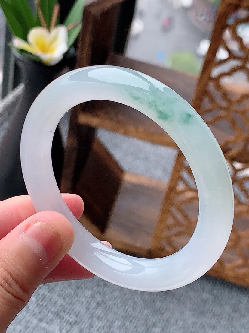 a货翡翠老坑冰种飘花圆条手镯52-53小圈口 尺寸52.5×9.3mm 重量46.23g 0529
