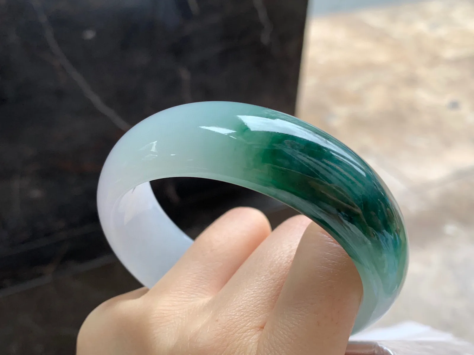 飘花宽版轮胎手镯
尺寸：60-19.7-8.6mm
料子细腻干净～版型大气大圈口