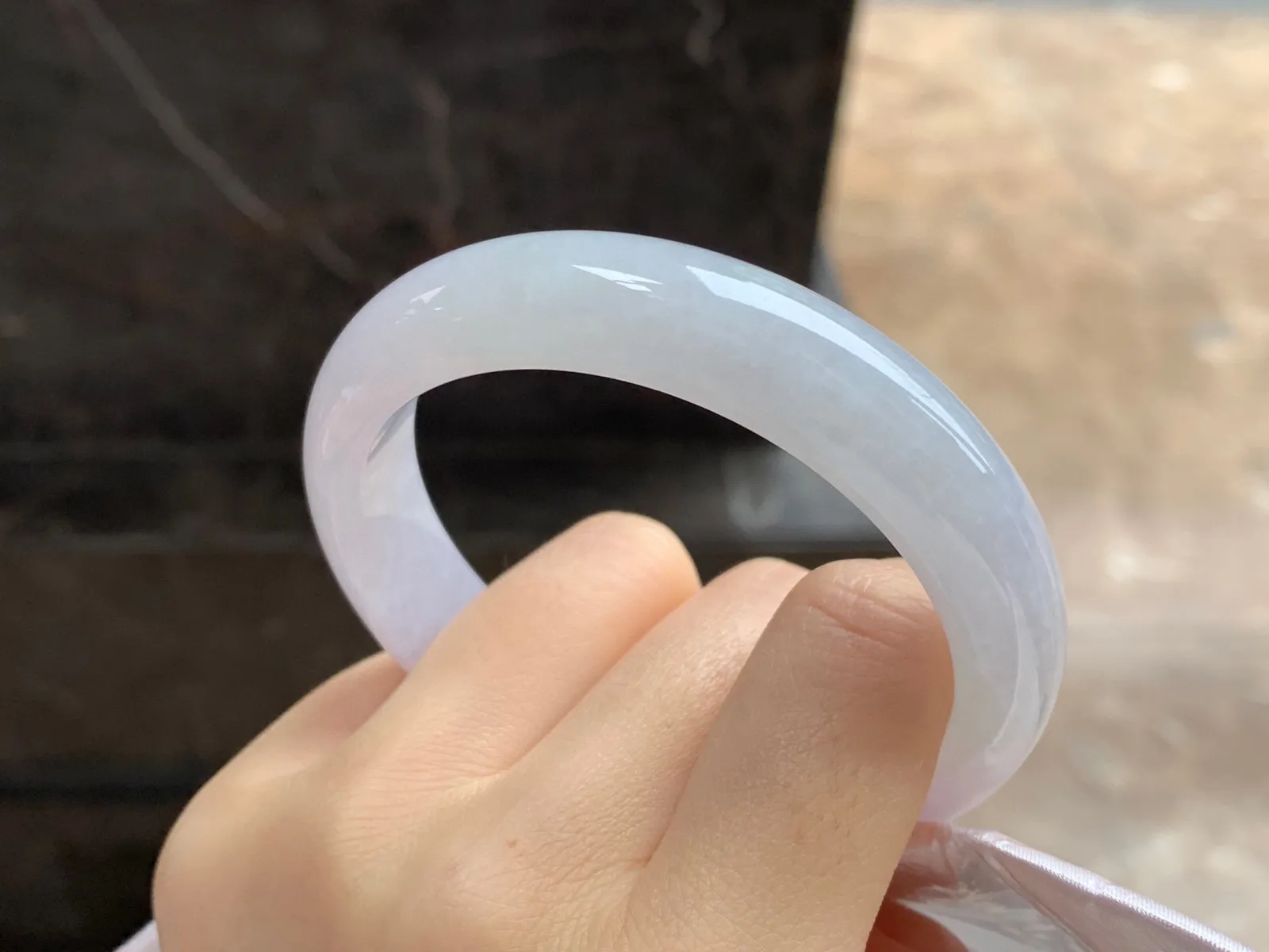 细糯手镯
尺寸：56.5-12.9-8mm
肉质细腻水润～小清新