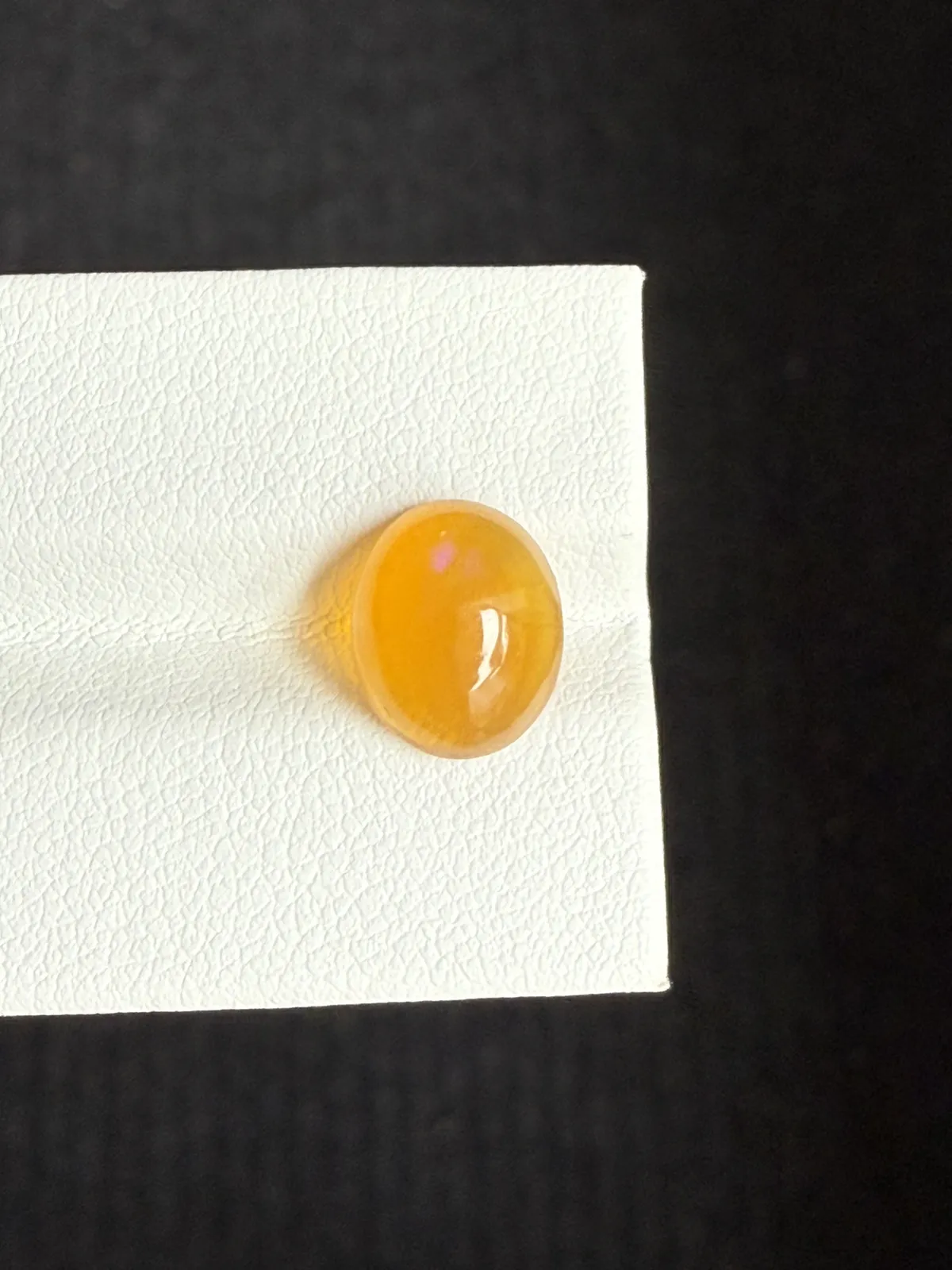 2.29ct天然墨西哥火欧泊裸石，尺寸10.7×8.8×5.1mm， 颜色美艳 ，晶体通透
