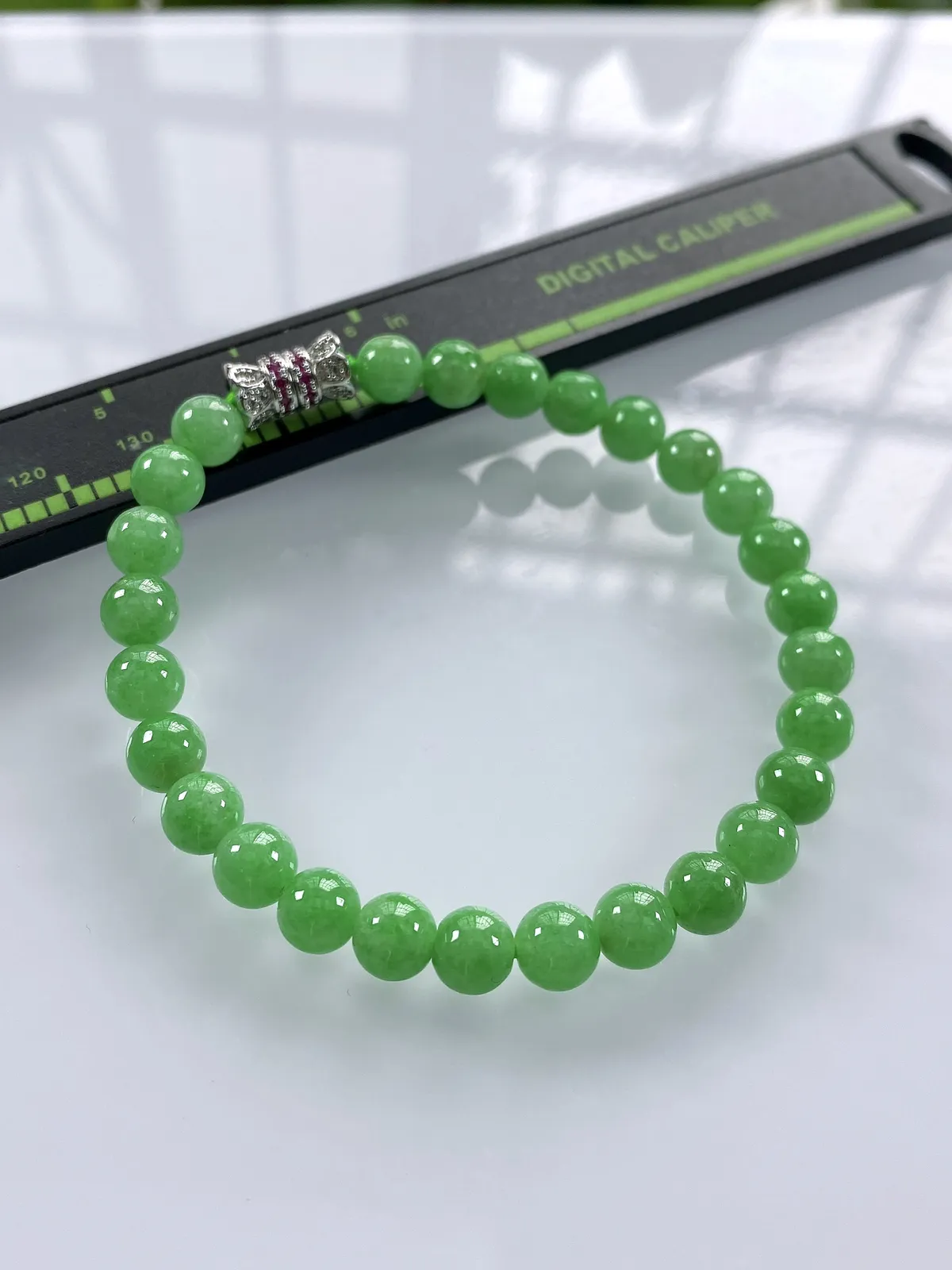 缅甸天然翡翠A货，卡6.3冰润满绿阳绿圆珠手串手链，尺寸：6.3mm/27颗，长度175mm，重量：