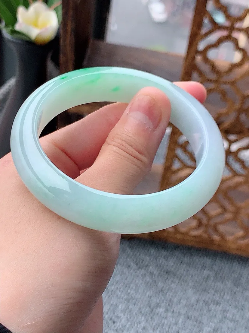 a货翡翠老坑飘绿正装正圈手镯55-56圈口尺寸55.8×13×8.2mm 重量63.29g 0530