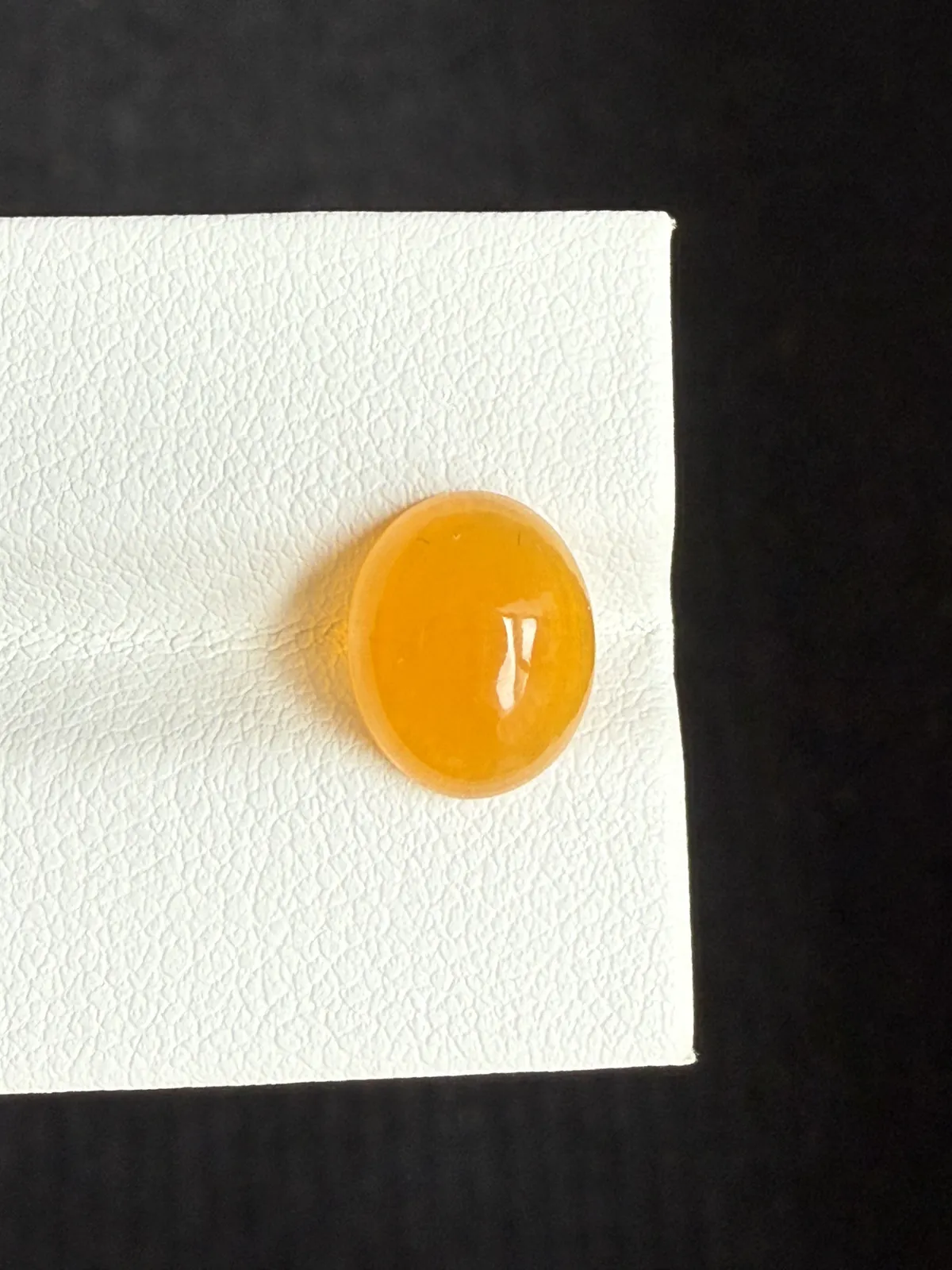 2.24ct天然墨西哥火欧泊裸石，尺寸10.8×8.7×5.2mm， 颜色美艳 ，晶体通透