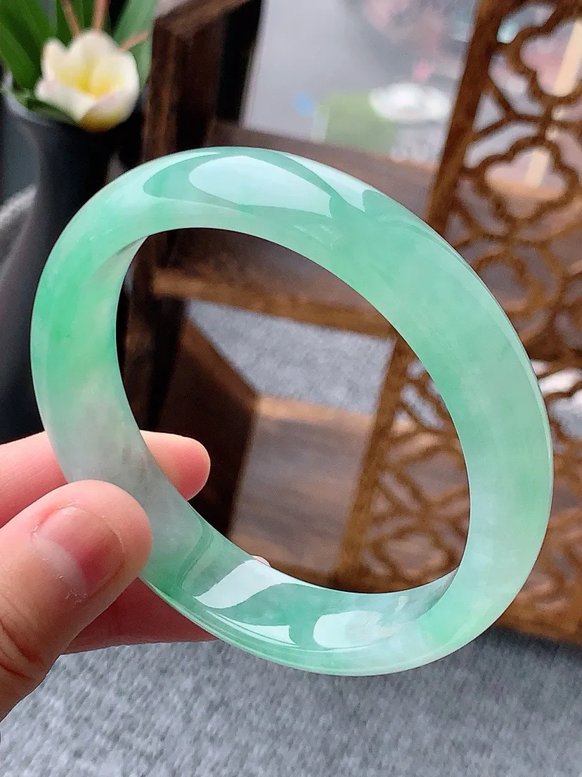 a货翡翠老坑冰种满绿正装正圈手镯59-60大圈口 尺寸59×14×7.6mm 重量59.74g 0530