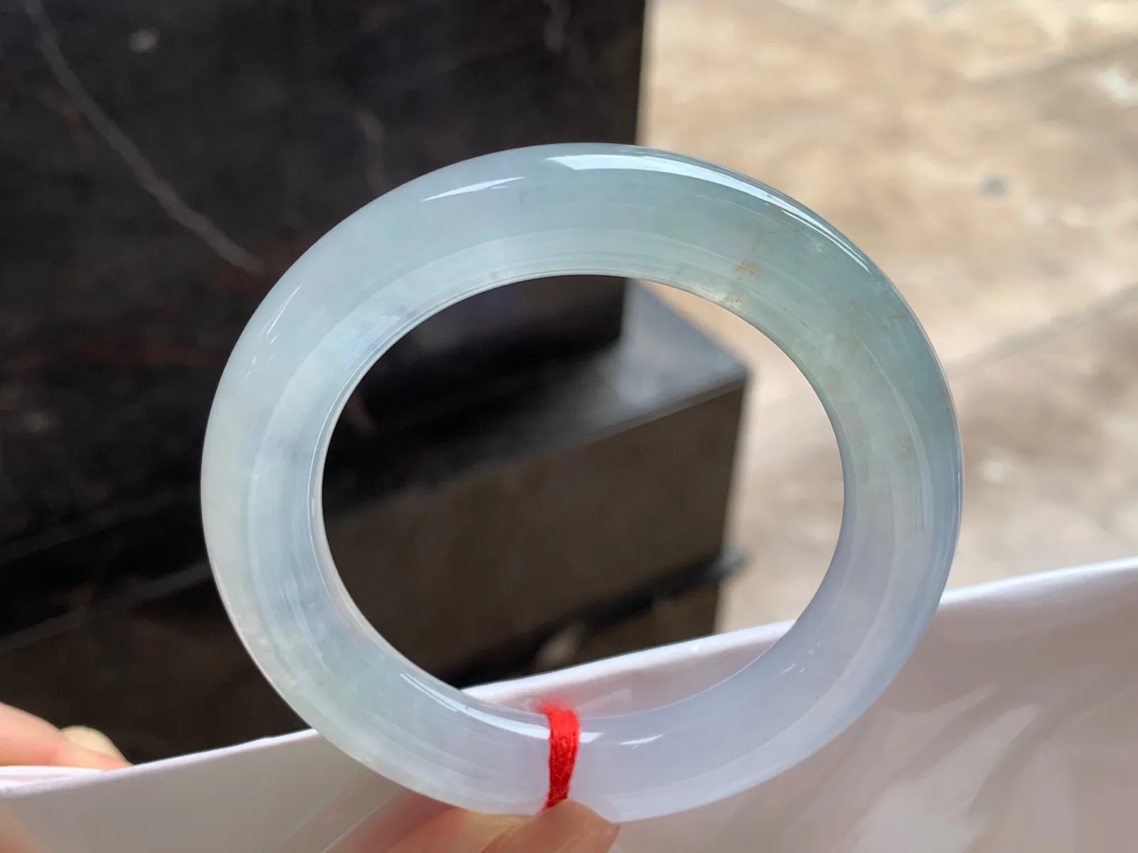 冰种圆条手镯
尺寸：54.1-11.8mm
冰味十足～甜甜的胖圆条