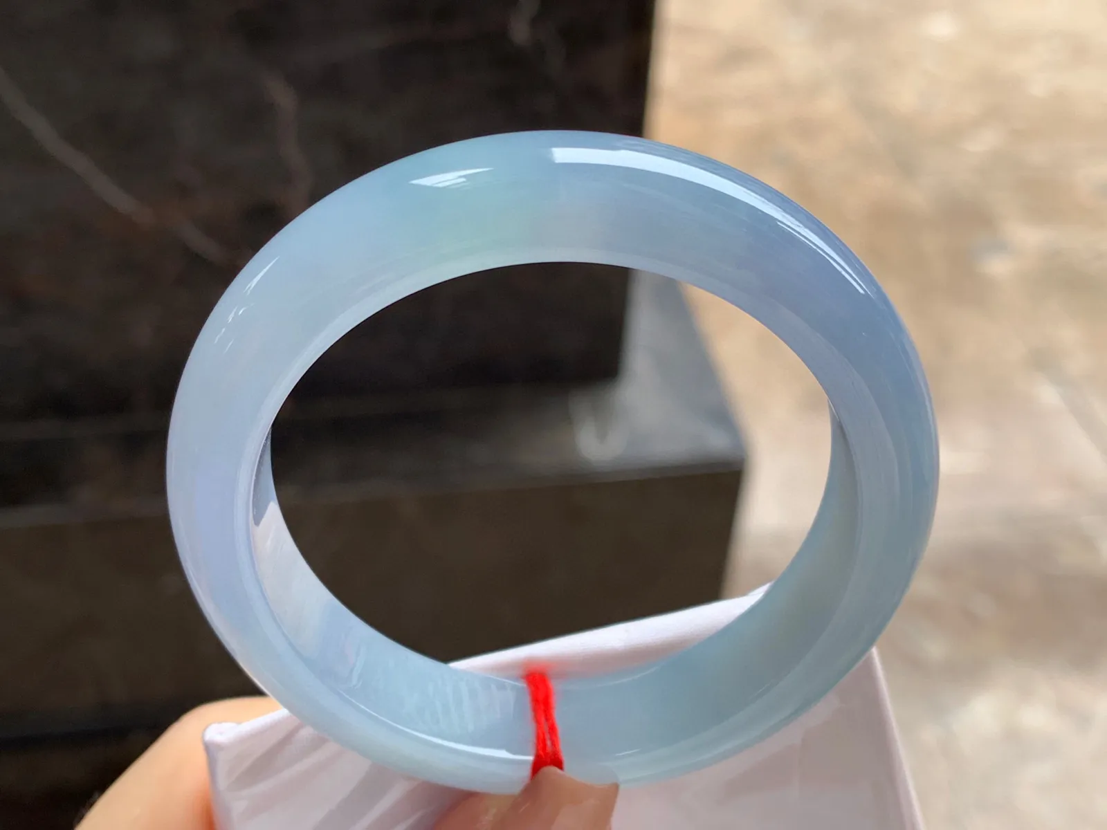 细糯手镯
尺寸：55.2-12.7-8.8mm
底子细腻干净～上手好看气质