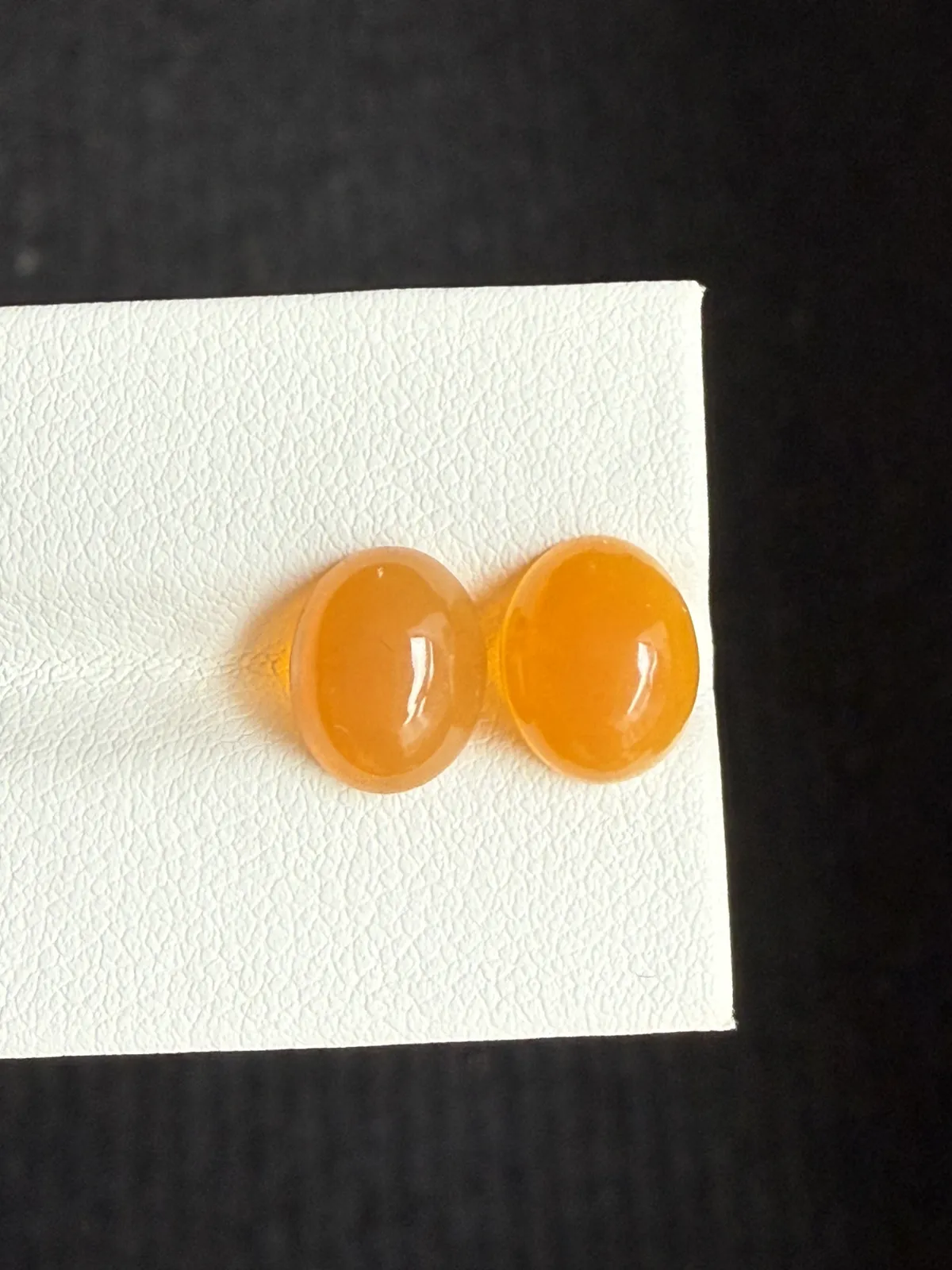 3.67ct天然墨西哥火欧泊裸石，尺寸10×8×4.7mm， 颜色美艳 ，晶体通透