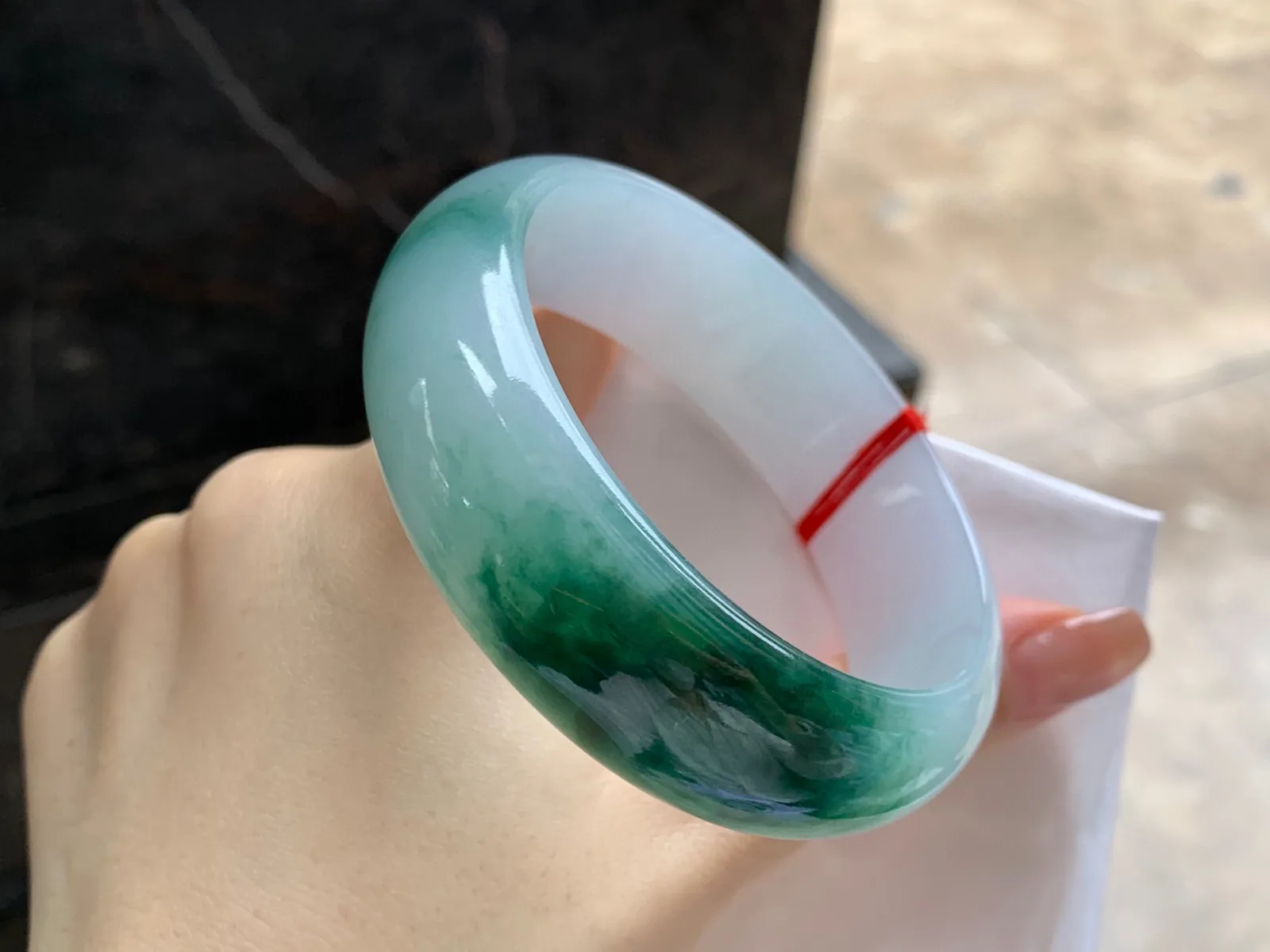 飘花宽版轮胎手镯
尺寸：60-19.7-8.6mm
料子细腻干净～版型大气大圈口