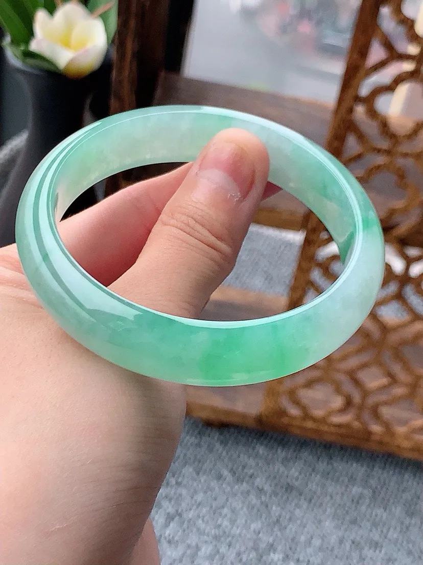 a货翡翠老坑冰种满绿正装正圈手镯59-60大圈口 尺寸59×14×7.6mm 重量59.74g 0530