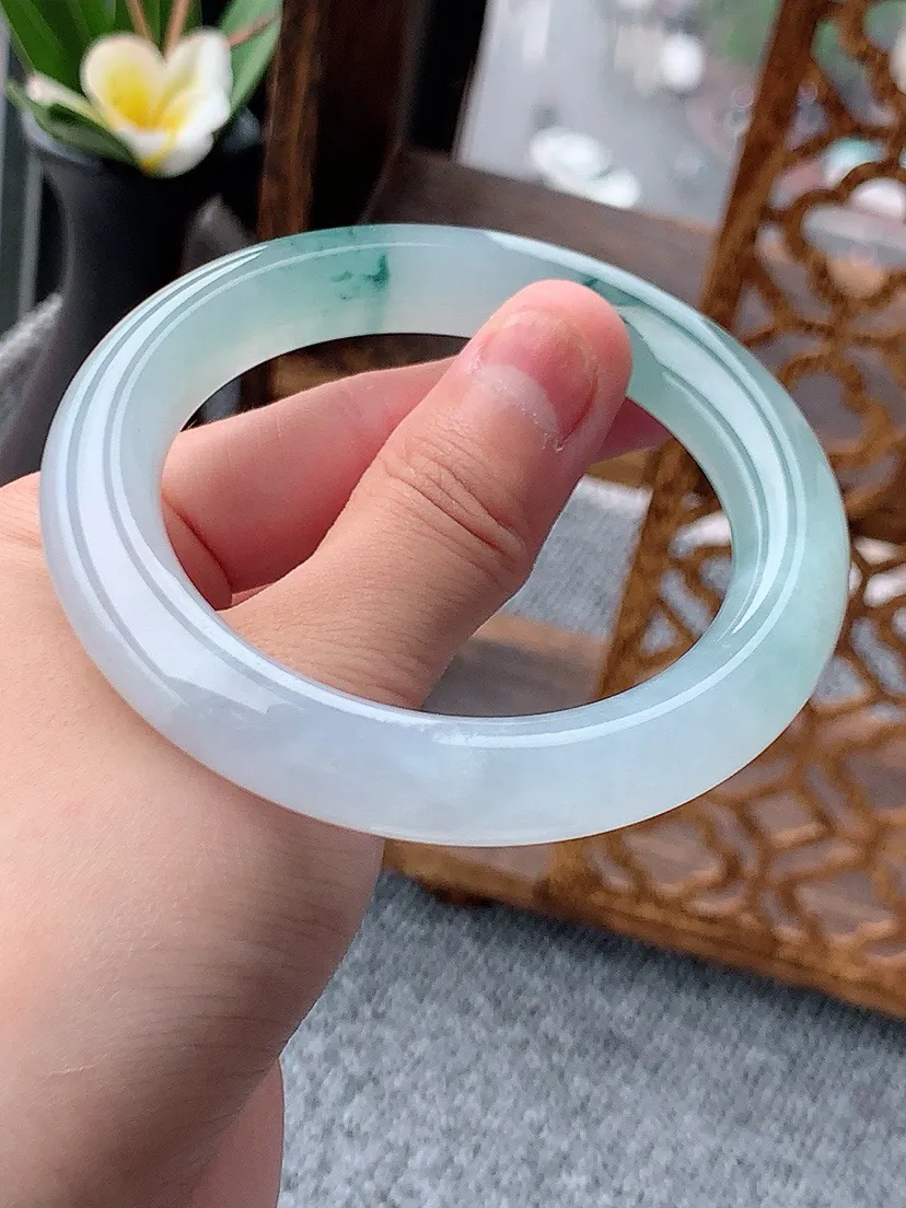 a货翡翠老坑冰种飘花圆条手镯54-55圈口  尺寸54.8×10.8mm 重量65.49g 0529