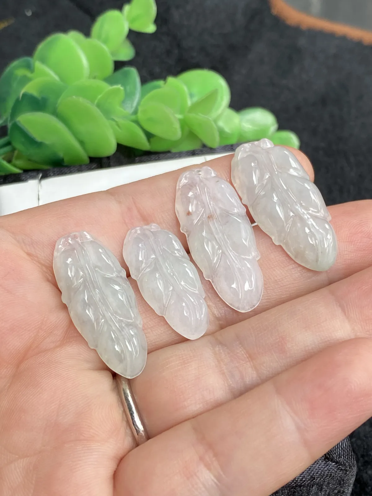 推荐【冰种一手叶子】学业有成，事业有成，无纹裂，水润细腻，家庭装一手走，一件就值了，超值～～33*15.5*5.6，32.1*13.8*4.3，30.1*12.8*4.9，26.5*12.4*4.9